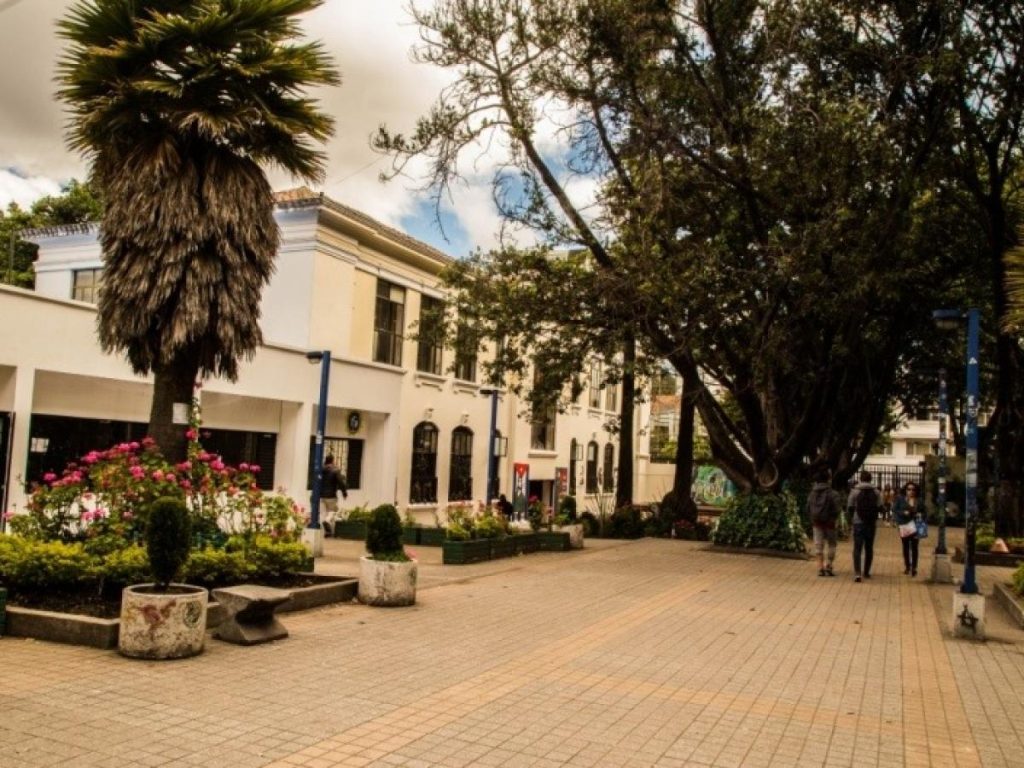 Fachada del Edificio P ubicado en la sede, calle 72.