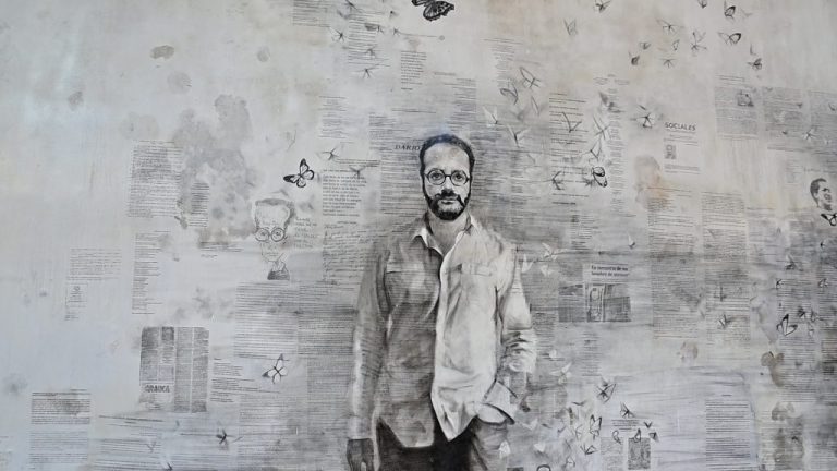 Fotografía mural llamado Memorial a nueve víctimas de la Universidad Pedagógica Nacional