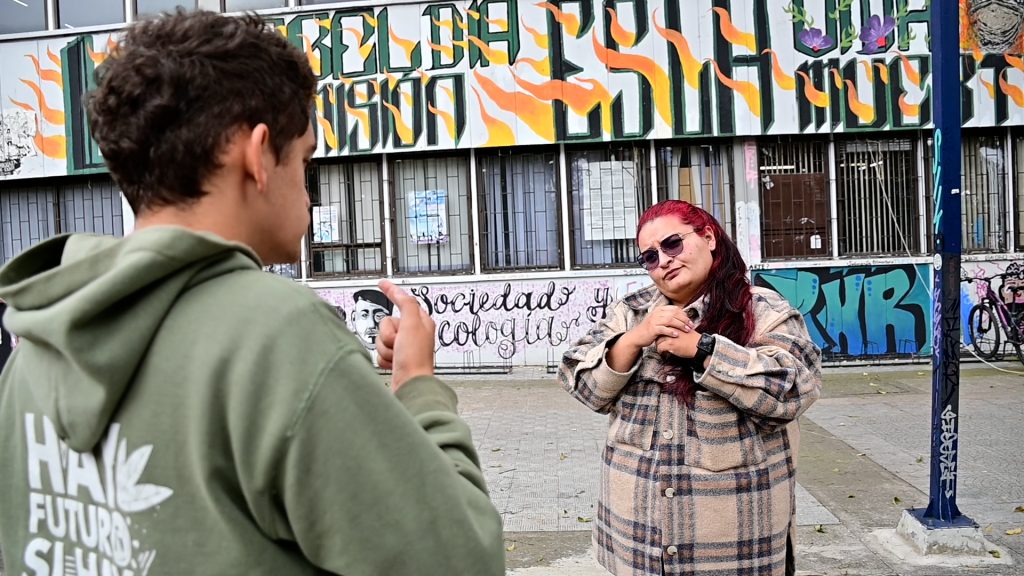 fotografía integrante semillero  “Manos y Pensamiento: inclusión de estudiantes Sordos a la educación Superior”