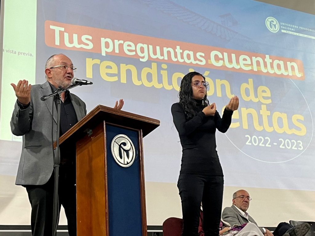 rector en rendicón de cuentas a estudiantes