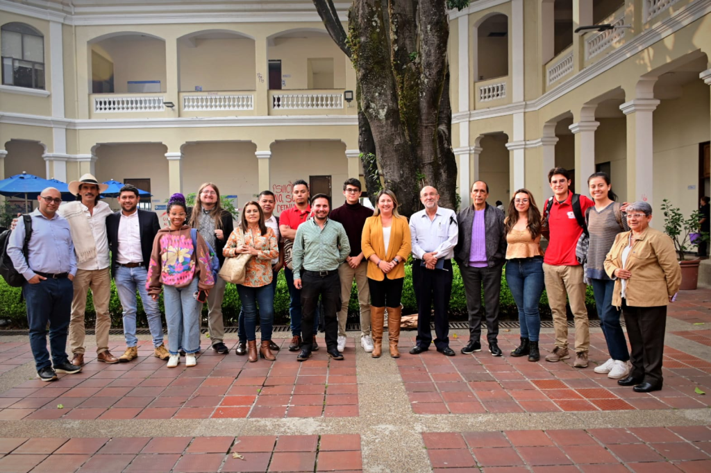 Participantes en la reunión de la Universidad Pedagógica Nacional y diferentes representantes de municipios