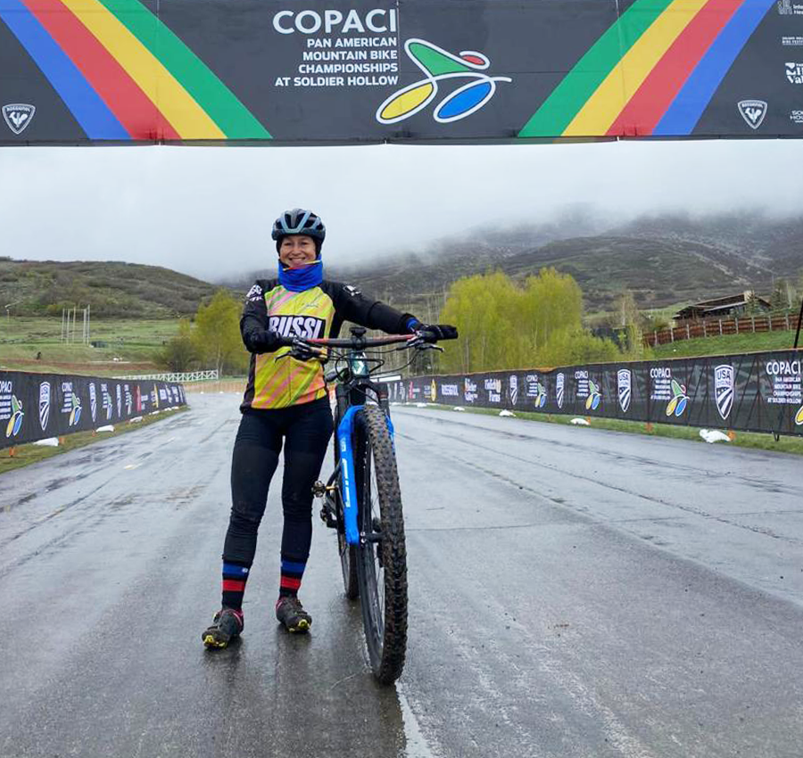 Natalia Andrea Duarte Pinilla, docente de la Licenciatura en Química de la Universidad Pedagógica Nacional, tuvo una participación destacada el pasado ocho de mayo en el Campeonato Panamericano de Mountain Bike en Midway, Utah, USA.