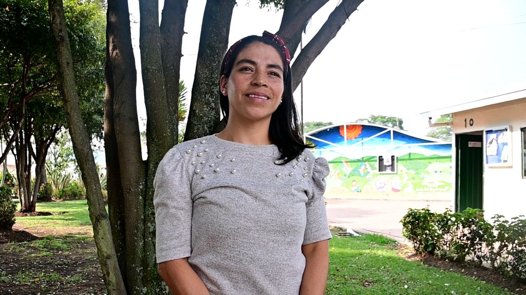 Nazareth Reales, egresada de la licenciatura en Recreación y Turismo de la Universidad Pedagógica Nacional en el año 2023, creó hace siete años la bici escuela de viajeros Bikeagle.