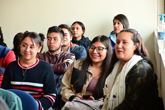 Fotografía de estudiantes UPN en el centro cultural Paulo Freire