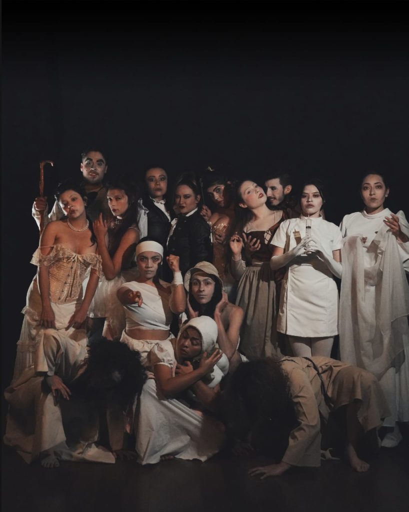 Fotografía del montaje de la obra Marat Sade