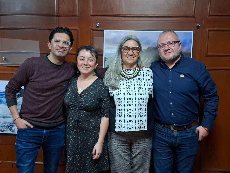 Foto reunión del rector con Tatiana Roa Avendaño, Viceministra de Ordenamiento Ambiental del Territorio