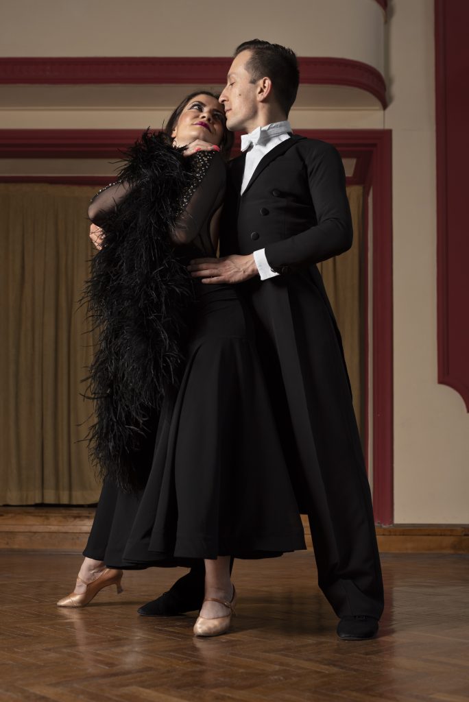 pareja bailando milonga