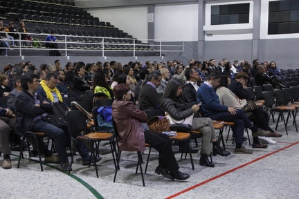 imagen de la comunidad universitario en el auditorio multipróposito