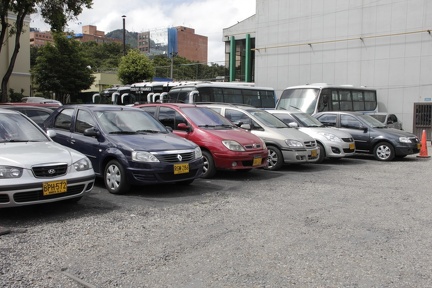imagen de vehículos en el parqueadero de Calle72