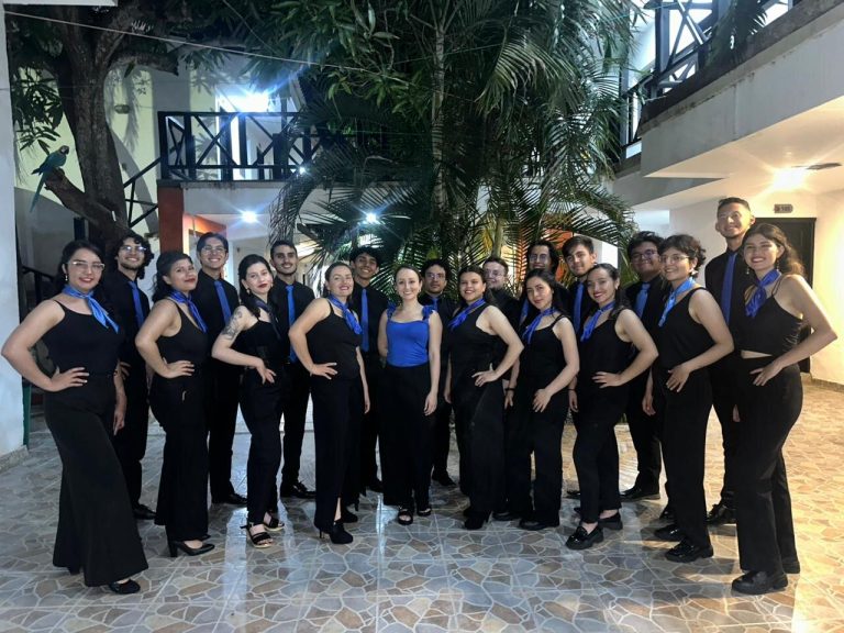 foto del coro institucional de la UPN