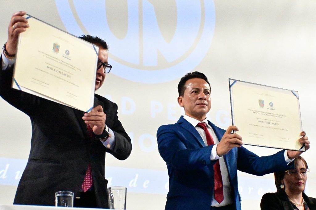 doble titulación Distrital diploma