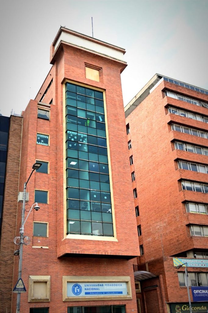 Fachada edificio administrativo UPN