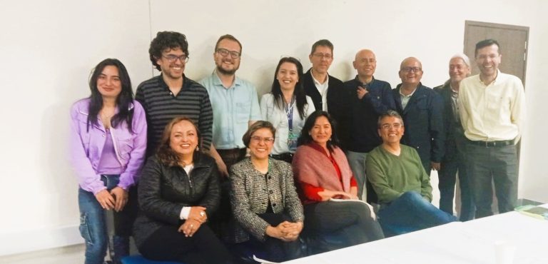 Fotografía docentes UPN comité de investigación para acreditación institucional