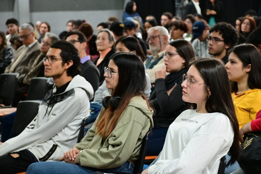 Fotografía de estudiantes en el encuentro internacional Horizontes Entrelazados